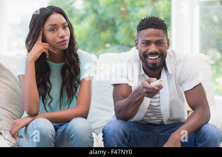 Turbare la donna viene ignorato dal partner Foto Stock