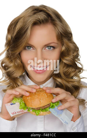 Giovane donna con hamburger da euro Foto Stock