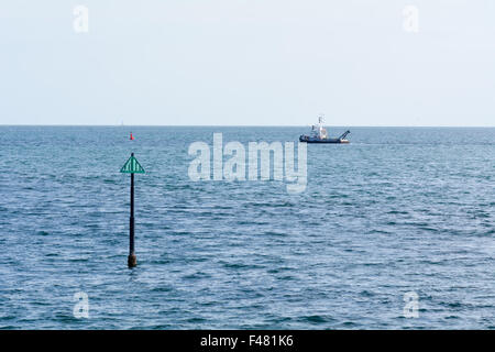 Trawler imbarcazione voce fuori in mare da Teignmouth, Devon, Inghilterra Foto Stock