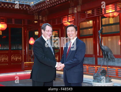 (151015) -- PECHINO, Ott. 15, 2015 (Xinhua) -- Cinese Vice Presidente Li Yuanchao incontra il presidente cipriota Nicos Anastasiades a Pechino, in Cina, dal 15 ottobre 2015. (Xinhua/Ding Hai-tao) (zhs) Foto Stock