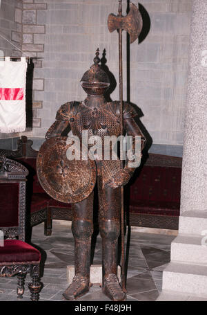 Armatura in King Arthurs sale di grande attrazione turistica Fore Street Tintagel Cornwall Inghilterra REGNO UNITO Foto Stock