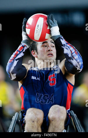 La Copperbox, Londra, Regno Unito. 15 ottobre, 2015. Mondo BT sedia a rotelle Rugby Challenge 2015. Stati Uniti d'America contro Australia semi-finale. Stati Uniti d'America's Chuck Aoki in azione Credit: Azione Plus sport/Alamy Live News Foto Stock