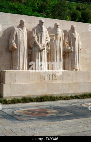 Il Muro dei Riformatori con statue di Guillaume Farel, Giovanni Calvino, Theodore Beza e John Knox, Ginevra, Svizzera Foto Stock