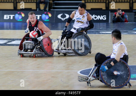 La Copperbox, Londra, Regno Unito. 15 ottobre, 2015. Mondo BT sedia a rotelle Rugby Challenge 2015. Il Canada contro il Giappone semi-finale. Canada's Zachary Madell in azione Credit: Azione Plus sport/Alamy Live News Foto Stock