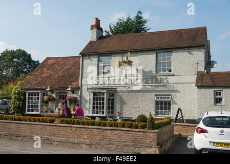 Il Surrey Il Cricketers Pub, Chertsey Road, Windlesham, Surrey, England, Regno Unito Foto Stock