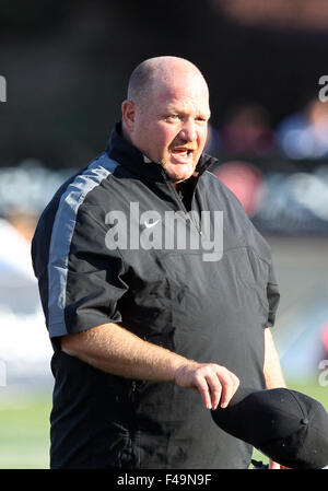 Ottobre 03, 2015: stato di Portland head coach Bruce Barnum durante il NCAA Football gioco tra il North Dakota Fighting Sioux e il Portland State Vikings a Hillsboro Stadium, Portland, O Foto Stock