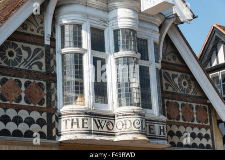 Finestre sulla baia di Woodclyffe Hall, Wargrave High Street, Wargrave, Berkshire, Inghilterra, Regno Unito Foto Stock