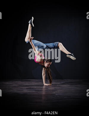 Ballerino di danza moderna ragazza (versione oscura) Foto Stock