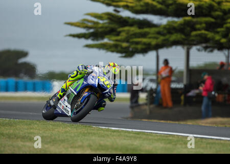 Circuito australiano di Phillip Island. Xvi oct, 2015. Prove Libere numero 1. Movistar Yamaha MotoGP Valentino Rossi durante la sessione di prove libere il numero uno del team Pramac Australian Motorcycle Grand Prix. Rossi ha concluso la sessione il terzo più veloce in generale prima di pioggia tagliare la sessione a breve. Credito: Russell Hunter/Alamy Live News Foto Stock