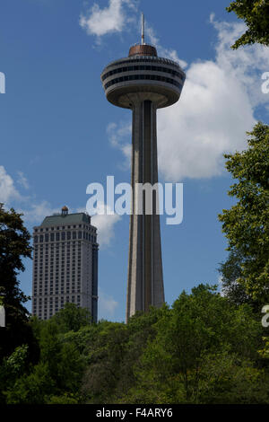 Torre Skylon e Hilton Cascate del Niagara Fallsview Foto Stock