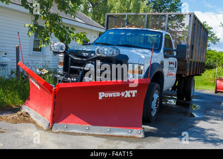 Ford pickup truck con spazzaneve attaccato Foto Stock