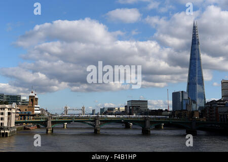 Londra, Regno Unito. Il 27 settembre, 2015. Foto scattata il 7 settembre 27, 2015 mostra una vista di Londra. Londra, situato in Inghilterra sudorientale, è la capitale del Regno Unito. In piedi sul fiume Tamigi, la città gioca un ruolo chiave nel mondo del finanziario, commerciale, industriale e culturale. © Han Yan/Xinhua/Alamy Live News Foto Stock