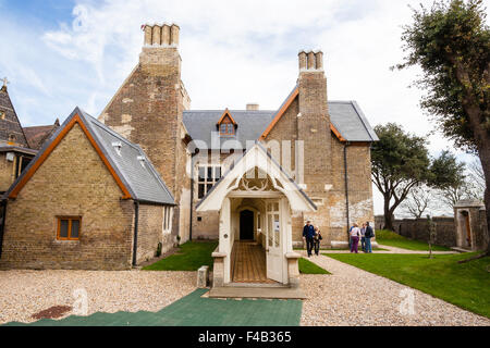 Inghilterra, Ramsgate. Il Grange, house progettata da Augusto Pugin nel revival gotico stile architettonico. Ingresso con corridoio coperto a casa. Foto Stock