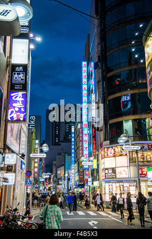 Centro di Shibuya gai street,Shibuya-Ku,Tokyo Giappone Foto Stock