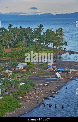 Alotau PNG Papua Nuova Guinea turismo locale indigena Shanty Villaggio di Pescatori ritratto Foto Stock