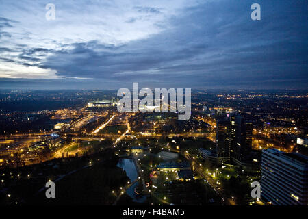 Vista aerea al crepuscolo, Dortmund, Germania. Foto Stock