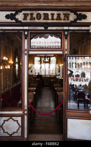 Famoso cafe Floria su San Marco piazza di Venezia Foto Stock