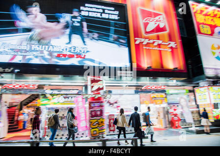 Centro di Shibuya gai street,Shibuya-Ku,Tokyo Giappone Foto Stock