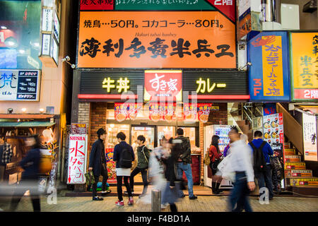 Centro di Shibuya gai street,Shibuya-Ku,Tokyo Giappone Foto Stock