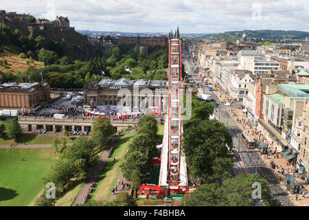 Scottish National Gallery, scozzese Royal Academy, ruota panoramica Ferris e Princes Street di Edimburgo, in Scozia. Foto Stock