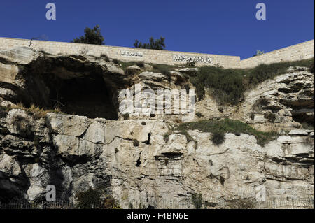 Israele. Gerusalemme. Tumulo dove alcune teorie dicono di essere il vero Golgota o Calvario dove Gesù fu crocifisso. Attualmente, la stazione centrale degli autobus. Bab Al Zahra. Foto Stock