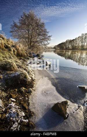 Il fiume Ruhr in inverno, Witten, Germania Foto Stock