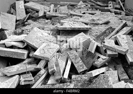 Residui e cascami di legno nel contenitore Foto Stock