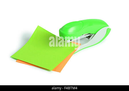 Cucitrice verde isolato su sfondo bianco Foto Stock
