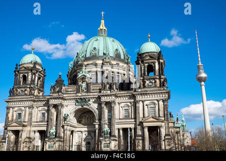 Dom e la torre della televisione di Berlino Foto Stock