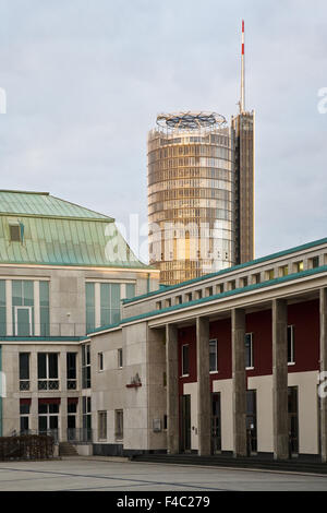 Edificio Hall e RWE Tower, Essen, Germania Foto Stock