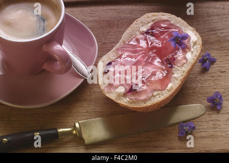 Pane con gelatina di violetta Foto Stock