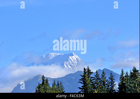 Vista della cima della montagna Mont Blanc, sulle Alpi francesi, Francia, da Les Arcs Foto Stock