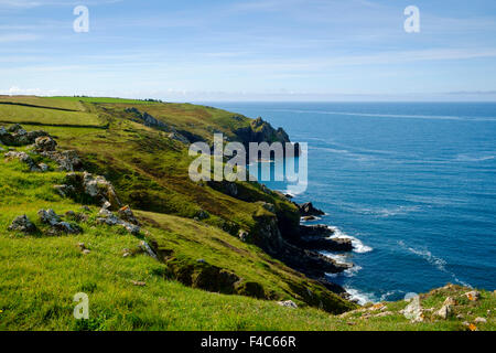 Cornwall Coast di scena a la penisola di Lizard sulla costa sud ovest percorso, England, Regno Unito Foto Stock