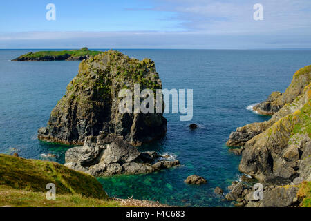 Rocce a Mullion Cove, Cornwall, Regno Unito Foto Stock