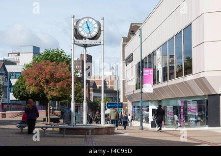 Centenario orologio, George Street, Luton, Bedfordshire, England, Regno Unito Foto Stock