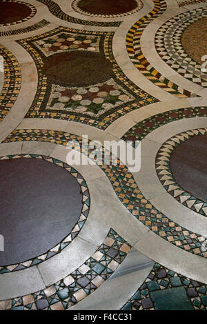 Pavimento piastrellato all'interno della Basilica Papale di Santa Maria Maggiore, Roma, Italia Foto Stock