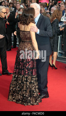 Londra, Regno Unito. Ottobre 15, 2015 - Rachel Weisz e Michael Caine frequentando "Gioventù" a screening BFI London Film Festival di Odeon Leicester Square a Londra, Regno Unito. Credito: Stills Press/Alamy Live News Foto Stock