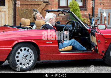 Kerry Katona assiste i mobili da giardino showroom Centro di lancio del prodotto a Yew Tree Farm shopping village in Wooton Wawen, West Midlands. Il 'Atomic Kitten' star ricevuto gratuitamente un divano per partecipare all'evento. Dotato di: Kerry Katona dove: Wooton Wawen, Foto Stock