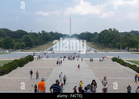 Visualizza in basso National Mall dalla cima dei gradini del Lincoln Memorial Foto Stock