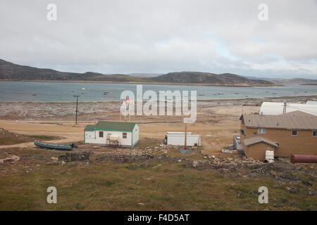 Canada, Nunavut, Regione Qikiqtaaluk, Cape Dorset. " Il capitale di arte Inuit,' Cape Dorset museo. (Grandi dimensioni formato disponibile) Foto Stock