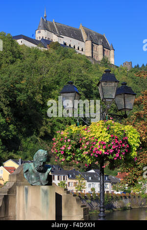 La statua del famoso scrittore francese Victor Hugo Vianden vicino castello di vianden, Lussemburgo Foto Stock