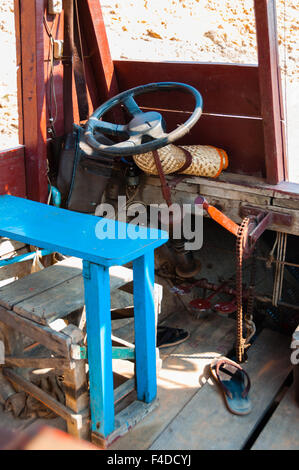 Dettaglio cockpit di imbarcazione in Cambogia Foto Stock