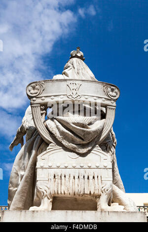 La Valletta, la capitale di Malta ed elencato come patrimonio mondiale dell'UNESCO. Statua della regina Victoria. Europa, Europa meridionale, Malta. Foto Stock