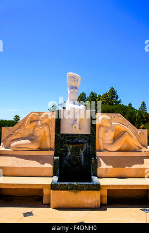 Ripristinata la scultura intorno alla Piscina Nettuno presso il Castello Hearst e nei pressi di San Simeone in California Foto Stock