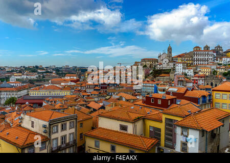 Vista del centro storico di Porto, un sito Patrimonio Mondiale dell'UNESCO. Settembre, 2015. Porto, Portogallo. Foto Stock