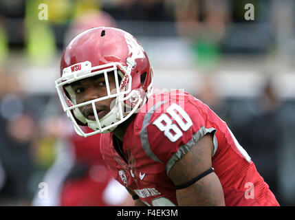 Autzen Stadium, Eugene, OR, Stati Uniti d'America. 10 ottobre, 2015. Stato di Washington Cougars wide receiver Dom Williams (80) durante il NCAA Football gioco tra le anatre e il Washington State Cougars a Autzen Stadium, Eugene, o. Larry C. Lawson/CSM/Alamy Live News Foto Stock