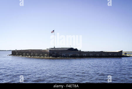 Charleston, Carolina del Sud, Stati Uniti d'America. Xvi oct, 2015. Unione dei soldati che occupano Fort Sumter, un mare fort alla bocca del porto di Charleston in Carolina del Sud, udito il primo colpo sparato con rabbia a 4:30 a.m. venerdì 12 aprile, 1861 in quello che sarebbe diventato la guerra civile americana. A metà dicembre Carolina del Sud ha votato per la secessione da parte dell' Unione europea dove da noi grande esercito Robert Anderson, con circa 85 soldati, consolidato il suo comando occupando Fort Sumter, una per la maggior parte in mattoni e malta fort solo 90% completato. A seguito di una 34 Ore di attacco da parte di ribelli o di truppe Confederate, Anderson era costretto a sur Foto Stock