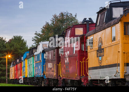 Stati Uniti d'America, Pennsylvania, Pennsylvania Dutch Country, Ronks, Rosso Caboose Motel, alloggio nel centro storico di caboose vagoni ferroviari Foto Stock