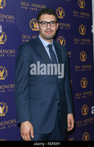 New York, Stati Uniti d'America. 15 ottobre, 2015. Direttore Sam Esmail assiste i successi di DGA Gala 2015 presso il Teatro DGA su ottobre 15, 2015 a New York City. Credito: Debby Wong/Alamy Live News Foto Stock