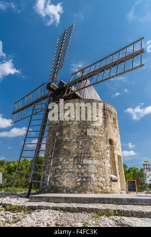 Francia, Alphonse Daudet il mulino a vento in Fontvieille Foto Stock